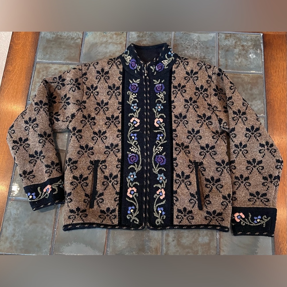 Icelandic Design Zip Up Wool Cardigan - S
